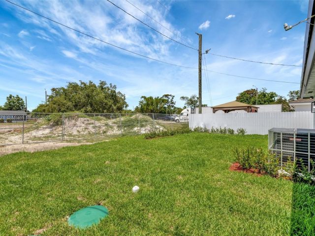 Продажа дома по адресу 2411 NW 153 St - фото 6133275