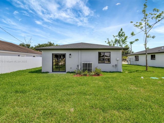 Продажа дома по адресу 2411 NW 153 St - фото 6133279