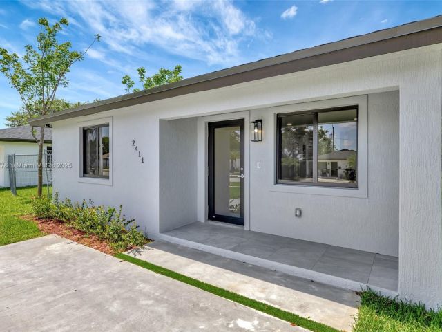 Продажа дома по адресу 2411 NW 153 St - фото 6133287