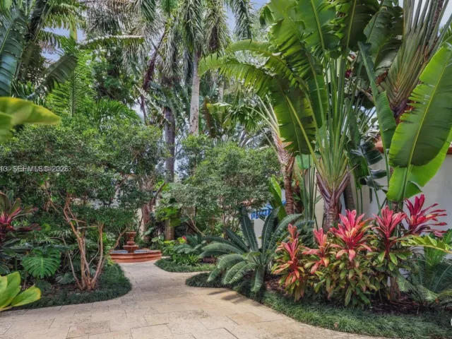 Продажа дома по адресу 56 S Hibiscus Dr - фото 7278500