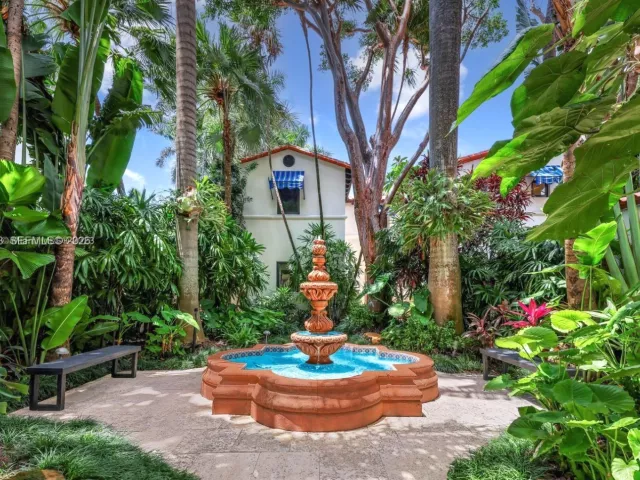 Продажа дома по адресу 56 S Hibiscus Dr - фото 7278503