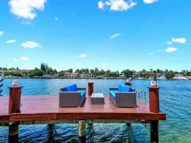 Продажа дома по адресу 56 S Hibiscus Dr - фото 7278509