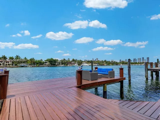 Продажа дома по адресу 56 S Hibiscus Dr - фото 7278510