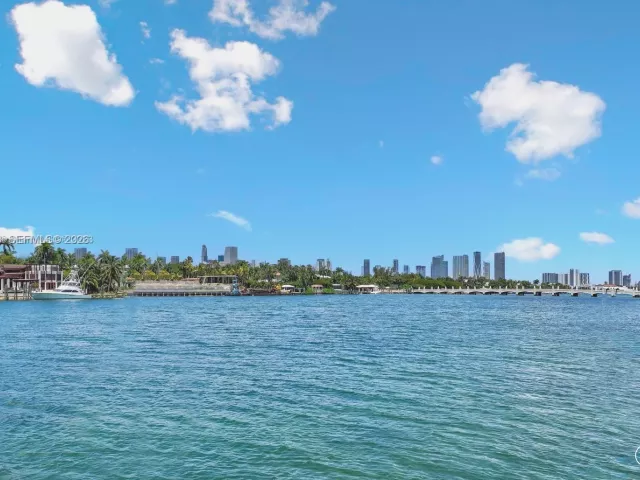 Продажа дома по адресу 56 S Hibiscus Dr - фото 7278519