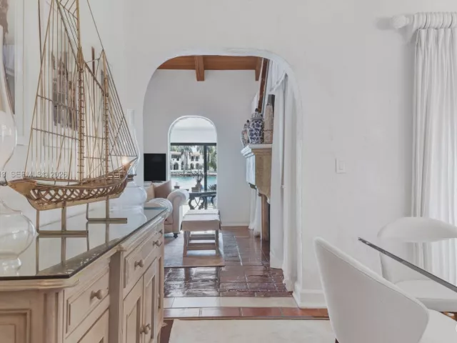 Продажа дома по адресу 56 S Hibiscus Dr - фото 7278488