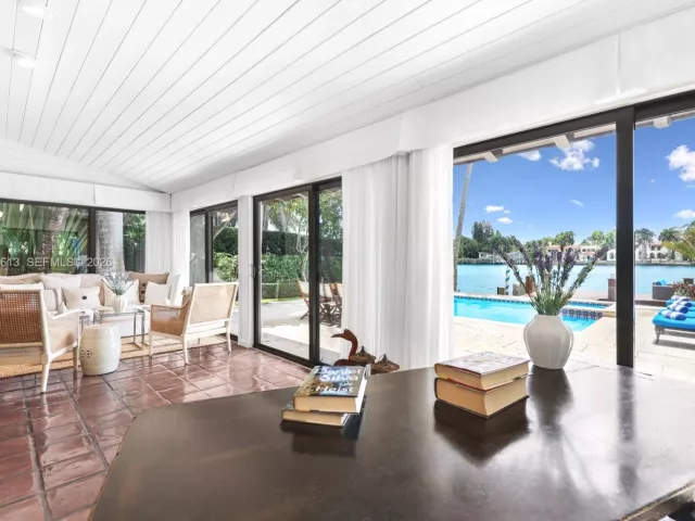 Продажа дома по адресу 56 S Hibiscus Dr - фото 7278490