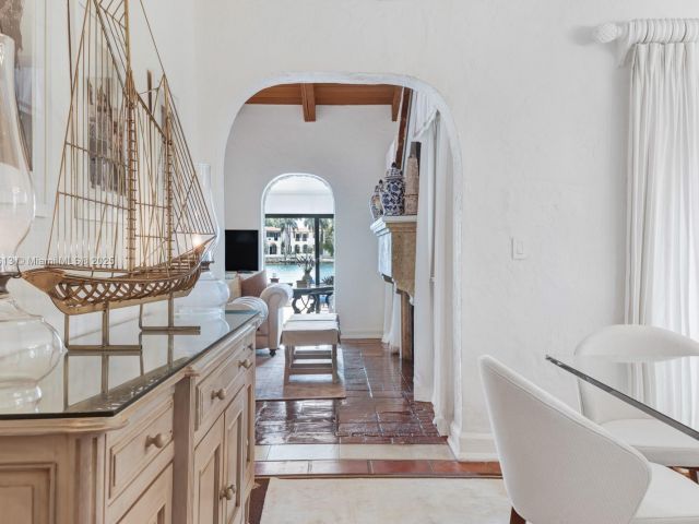 Продажа дома по адресу 56 S Hibiscus Dr - фото 6163677