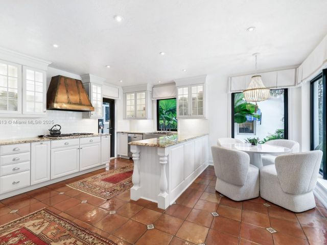 Продажа дома по адресу 56 S Hibiscus Dr - фото 6163678