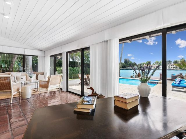 Продажа дома по адресу 56 S Hibiscus Dr - фото 6163681