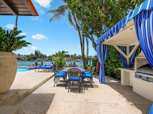 Продажа дома по адресу 56 S Hibiscus Dr - фото 6163687