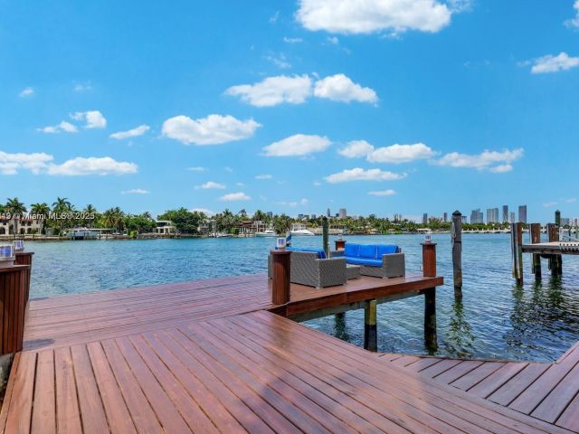 Продажа дома по адресу 56 S Hibiscus Dr - фото 6163689