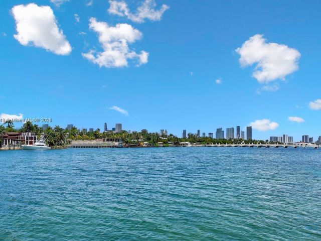 Продажа дома по адресу 56 S Hibiscus Dr - фото 6163690