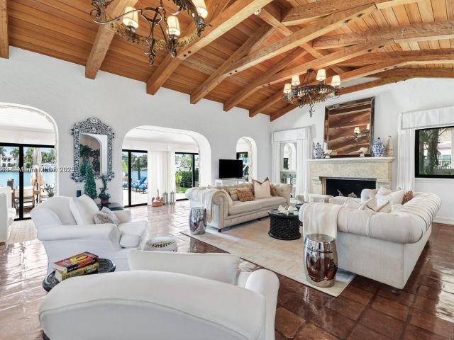 Продажа дома по адресу 56 S Hibiscus Dr - фото 6163692