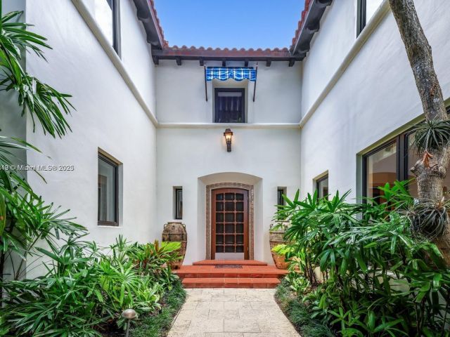 Продажа дома по адресу 56 S Hibiscus Dr - фото 6163694