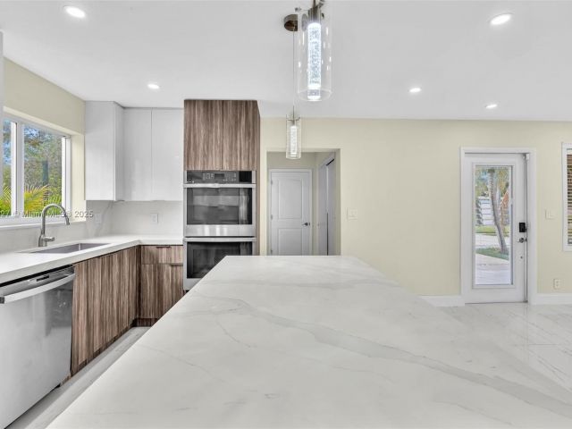 Продажа дома по адресу 1510 Coolidge St - фото 6133673