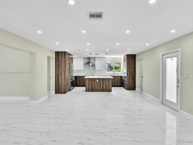 Продажа дома по адресу 1510 Coolidge St - фото 6133682