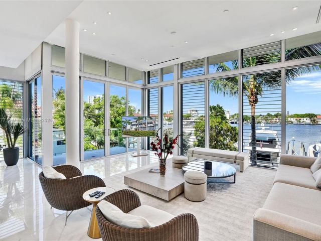 Продажа дома по адресу 3750 Yacht Club Dr TH1 - фото 6096416