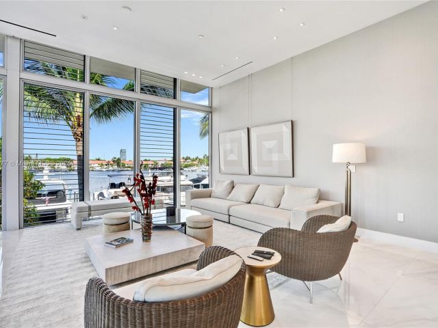 Продажа дома по адресу 3750 Yacht Club Dr TH1 - фото 6096417