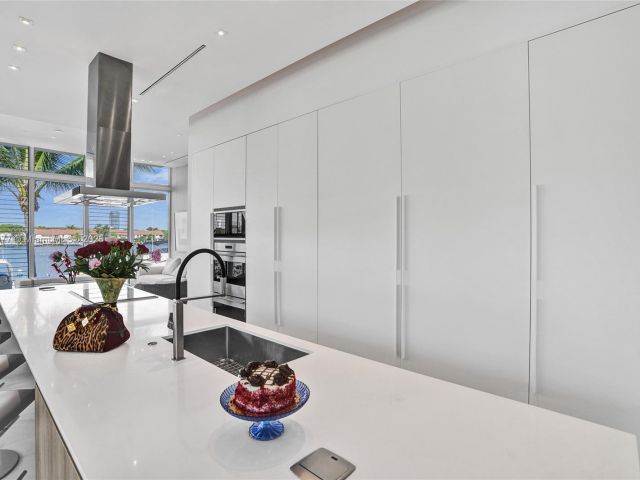 Продажа дома по адресу 3750 Yacht Club Dr TH1 - фото 6096420