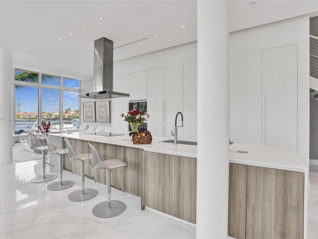 Продажа дома по адресу 3750 Yacht Club Dr TH1 - фото 6096421