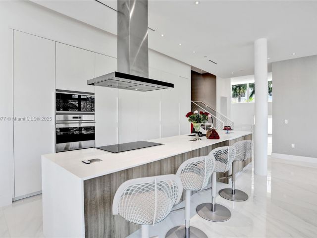 Продажа дома по адресу 3750 Yacht Club Dr TH1 - фото 6096423