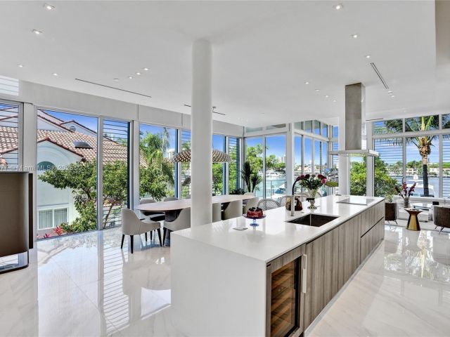 Продажа дома по адресу 3750 Yacht Club Dr TH1 - фото 6096424