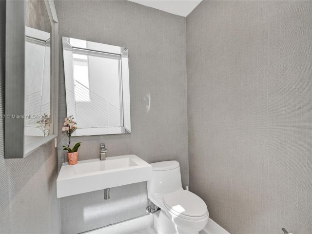 Продажа дома по адресу 3750 Yacht Club Dr TH1 - фото 6096428