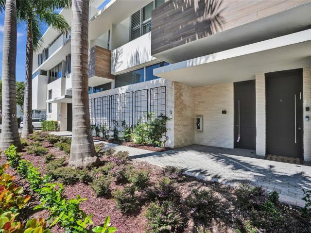 Продажа дома по адресу 3750 Yacht Club Dr TH1 - фото 6096430