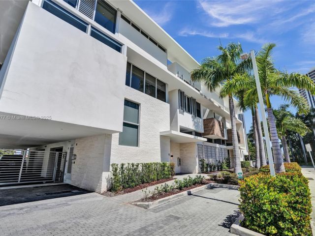 Продажа дома по адресу 3750 Yacht Club Dr TH1 - фото 6096432