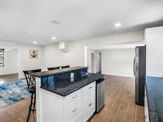 Продажа дома по адресу 1270 NE 26th Ter - фото 6135464