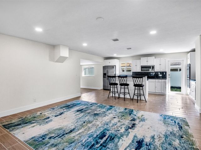 Продажа дома по адресу 1270 NE 26th Ter - фото 6135471