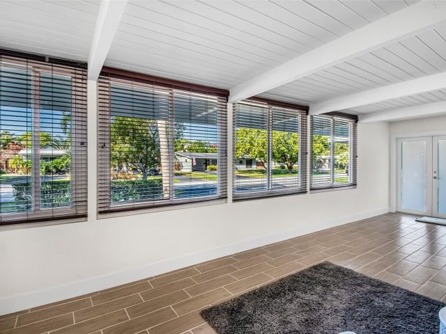 Продажа дома по адресу 1270 NE 26th Ter - фото 6135475