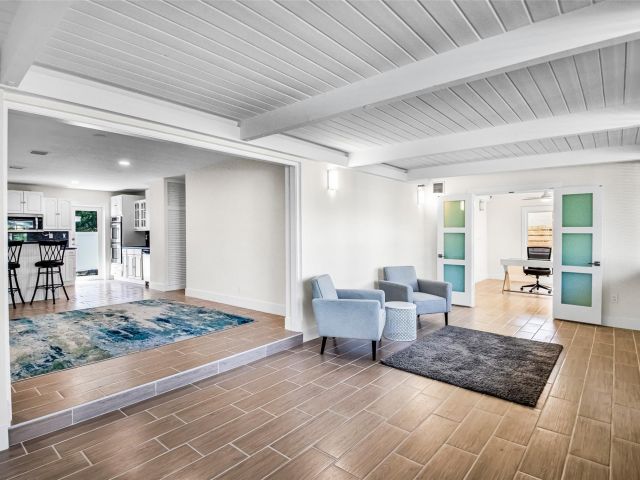 Продажа дома по адресу 1270 NE 26th Ter - фото 6135476