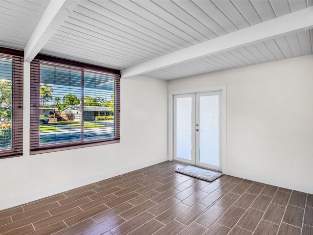 Продажа дома по адресу 1270 NE 26th Ter - фото 6135477