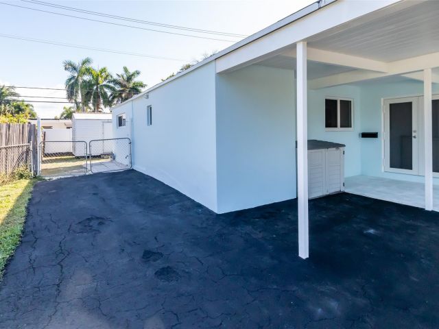 Продажа дома по адресу 1270 NE 26th Ter - фото 6135480