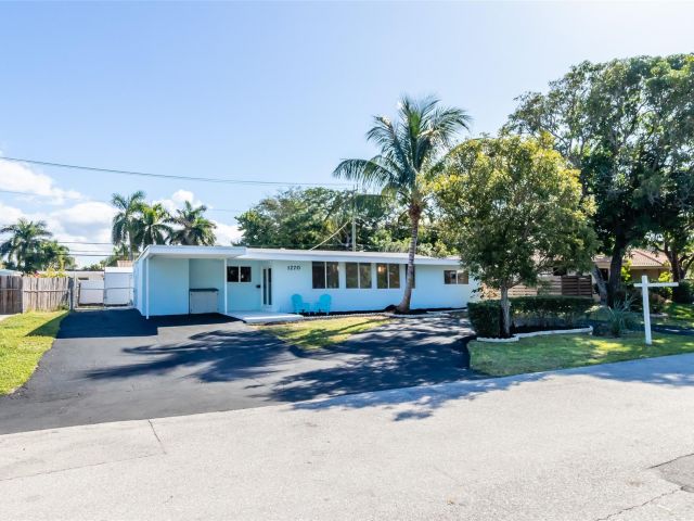 Продажа дома по адресу 1270 NE 26th Ter - фото 6135483