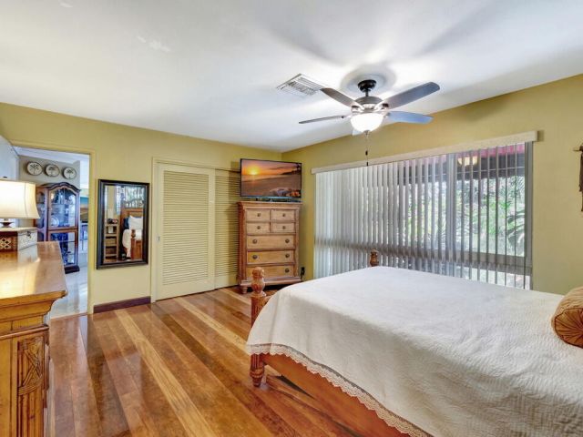 Продажа дома по адресу 2360 SE 7th Drive - фото 6762700