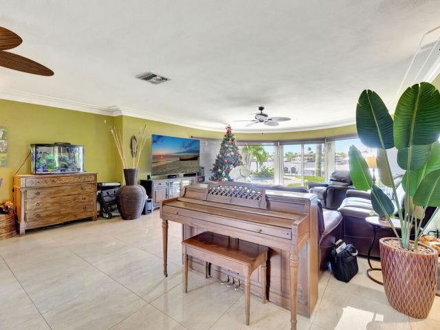 Продажа дома по адресу 2360 SE 7th Drive - фото 6762702