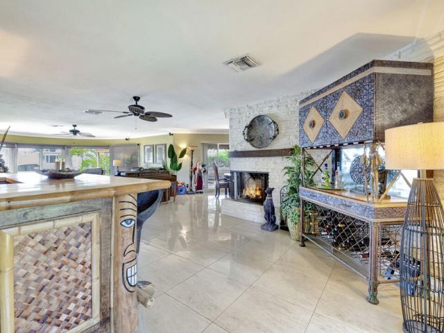 Продажа дома по адресу 2360 SE 7th Drive - фото 6762704