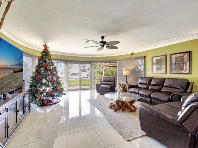 Продажа дома по адресу 2360 SE 7th Drive - фото 6762706