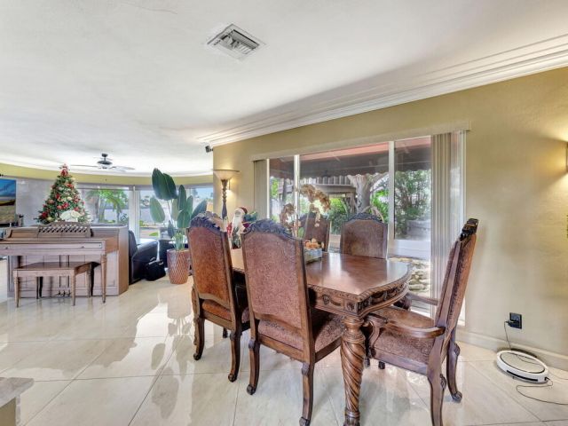 Продажа дома по адресу 2360 SE 7th Drive - фото 6762707