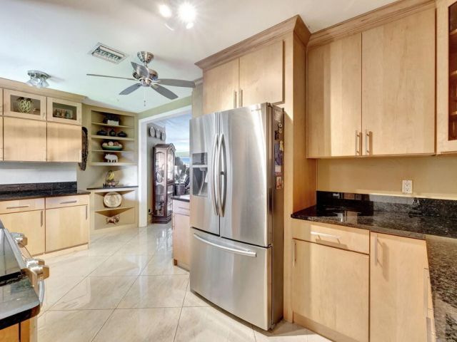 Продажа дома по адресу 2360 SE 7th Drive - фото 6762708