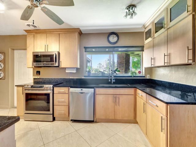 Продажа дома по адресу 2360 SE 7th Drive - фото 6762710