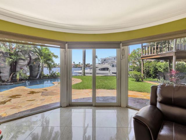 Продажа дома по адресу 2360 SE 7th Drive - фото 6762711