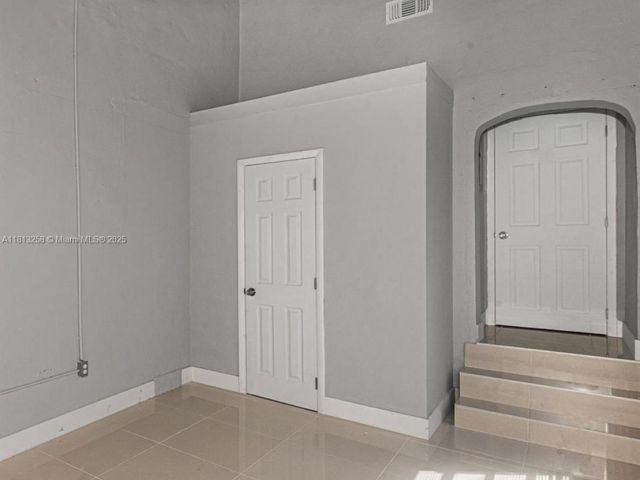 Продажа дома по адресу 1334 NW 56th St - фото 6168146