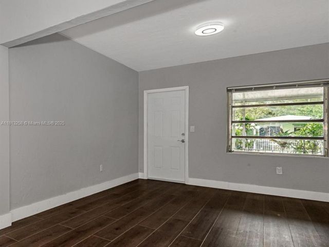 Продажа дома по адресу 1334 NW 56th St - фото 6168149