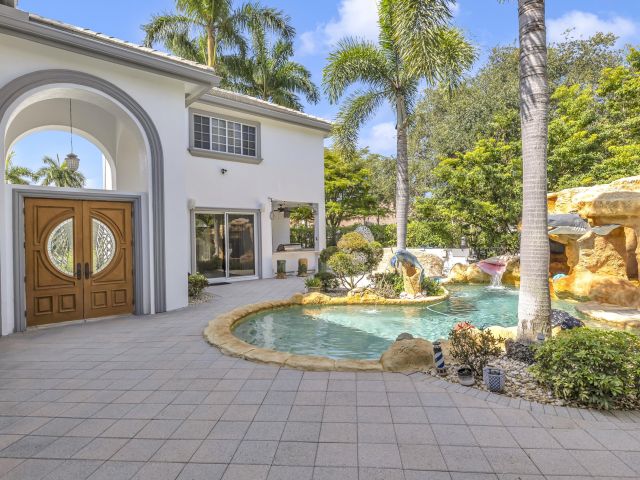 Продажа дома по адресу 6175 NW 32nd Avenue - фото 6113404