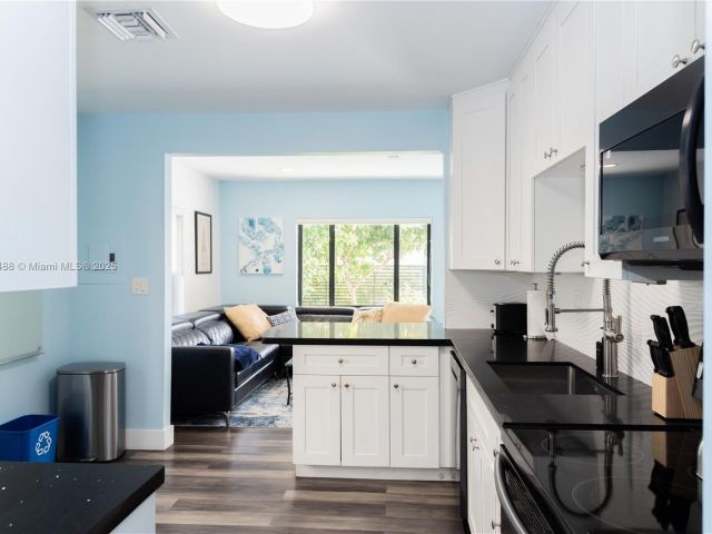 Продажа дома по адресу 3134 Carter St - фото 6097631