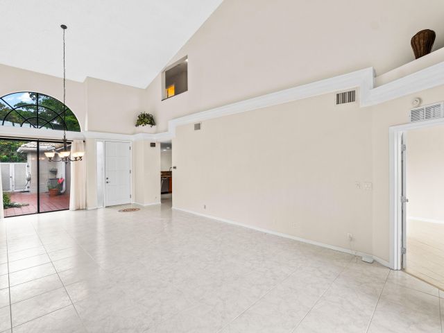 Дом в аренду по адресу 5465 Monterey Circle E - фото 6098909