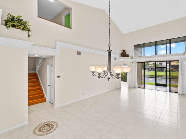 Дом в аренду по адресу 5465 Monterey Circle E - фото 6098910